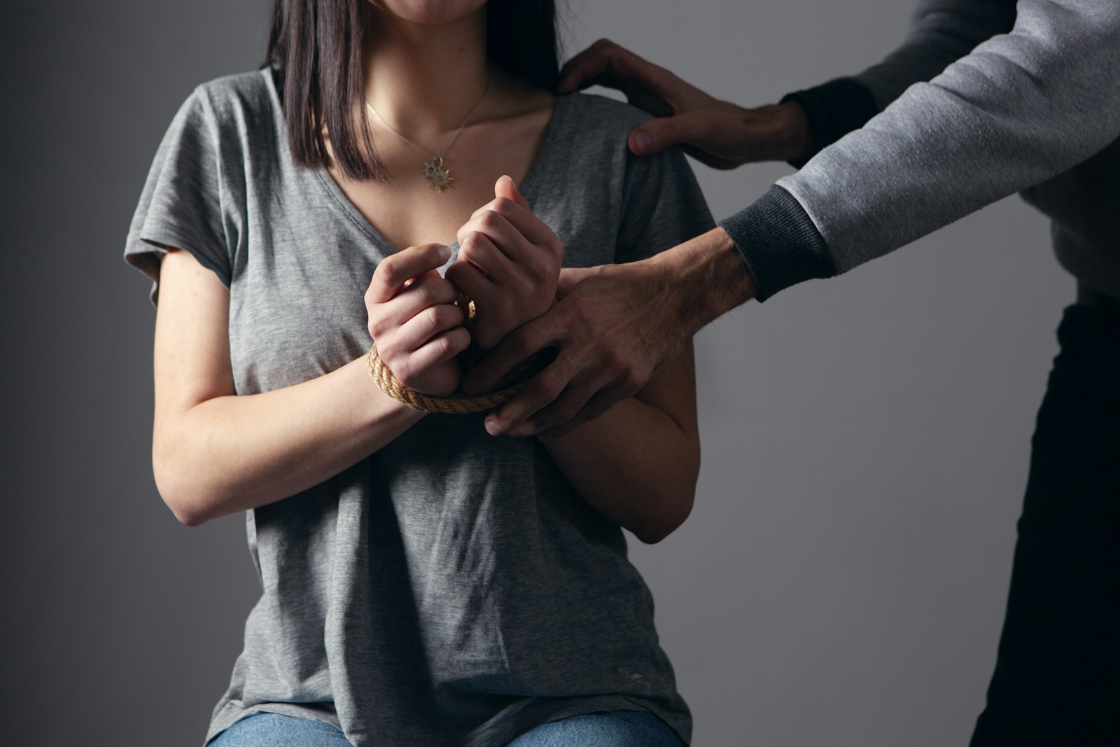 [回答例あり] 家庭内での子供への体罰を法律で厳格に禁じるべきか？‐英検トピック対策1級筆記・面接